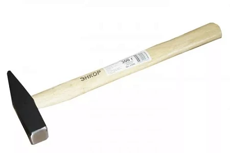 Молоток слесарный Энкор 300гр с дер рук